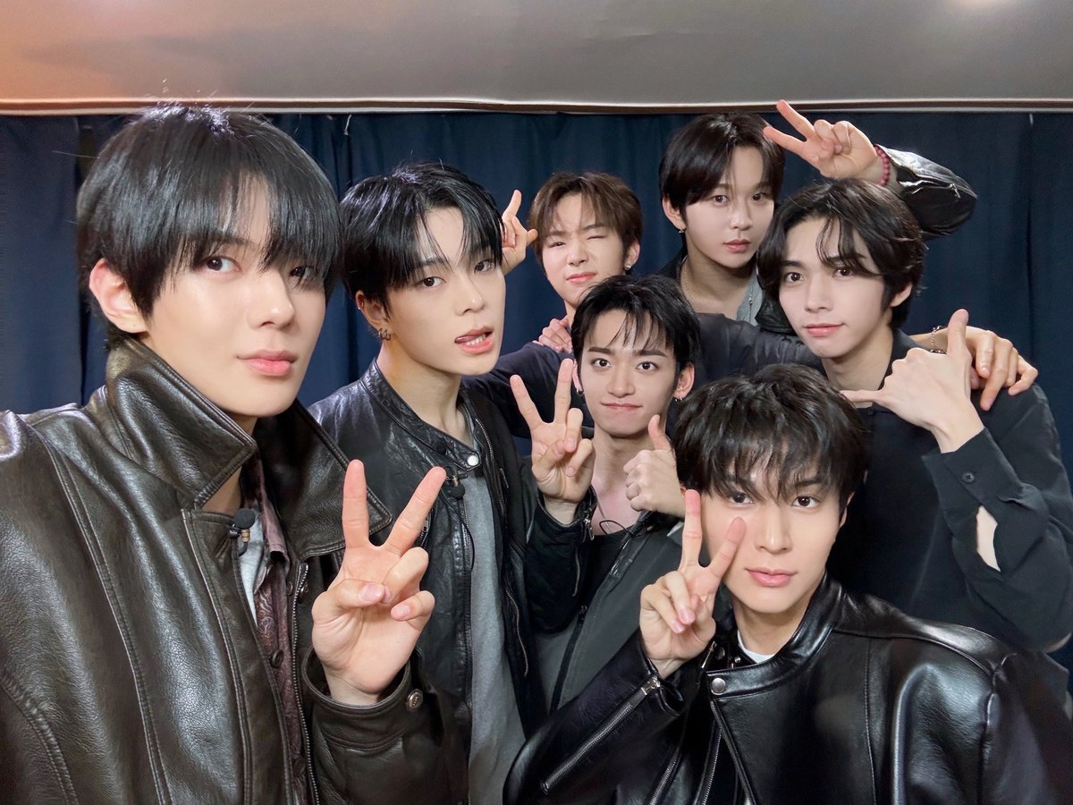 [📸]
2025.11.08
WHIB 2nd ANNIVERSARY LIVE
AnD 여러분과 함께한 귀염뽀짝 즐거운 WHIB의 2살 파티🎉🥳

#WHIB #휘브
#Debut #2nd_Anniversary
#WHIB_Day