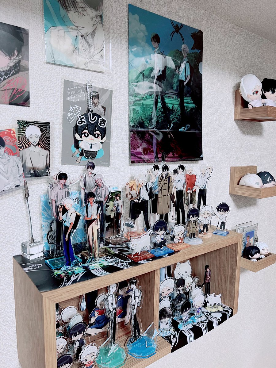 rrrammmiii's tweet photo. 置き方のセンスのなさ🫠
まだ置けてないアクスタもあるし、来週また増えるよねえ。

#光が死んだ夏 #ひかなつアニメ #히죽여 #히카루가죽은여름 #thesummerhikarudied https://t.co/oFKj3BhGJz