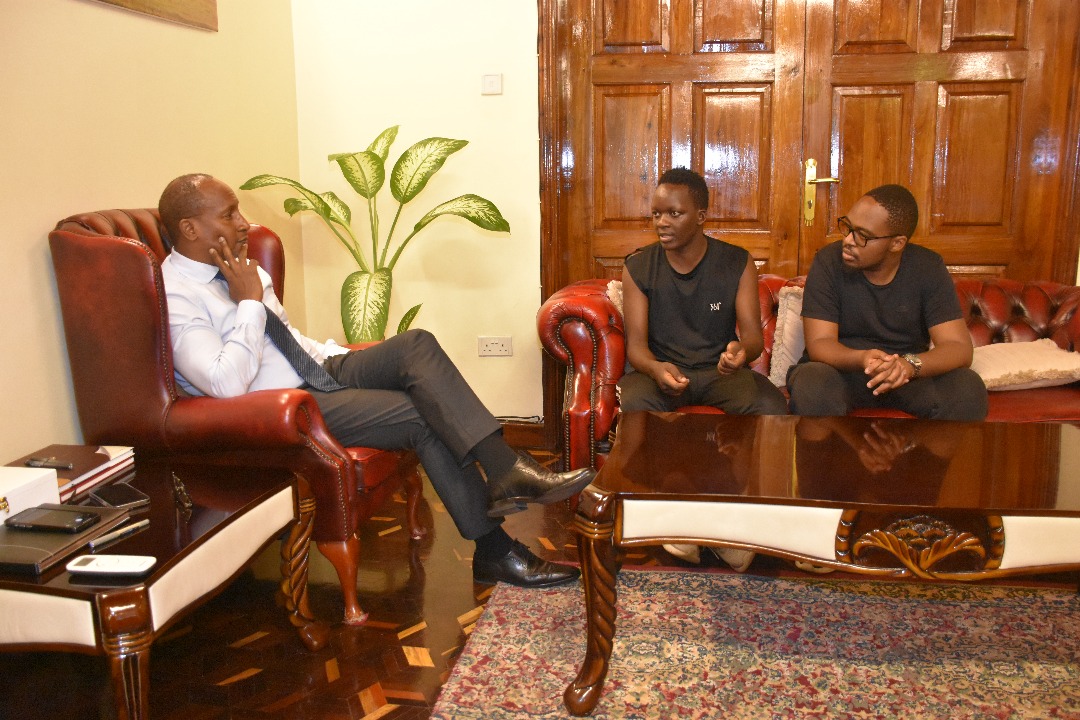 1/2 The High Commissioner, H.E. <a href="/Amb_IsaacNjenga/">Isaac Njenga</a>, received two Kenyans who had been arrested in Tanzania following the protests of 29th October 2025 during the General Elections.