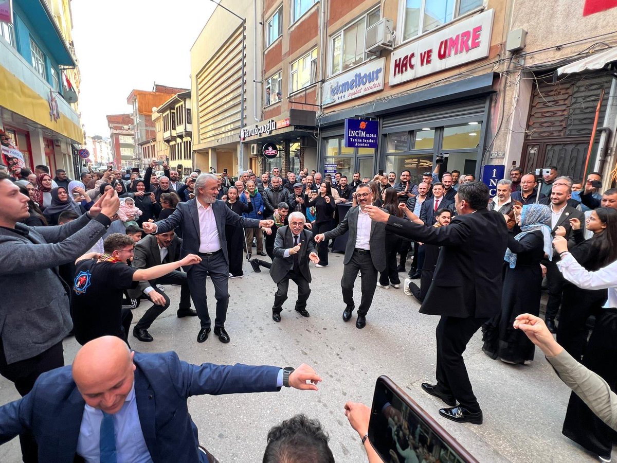 Manav Yörük Muhacır Türkmen Boyları Dernekleri Federasyonu’nun yeni hizmet binasının açılışını büyük bir coşkuyla gerçekleştirdik. 
Birlik ve beraberliğin merkezi olan lokalin İnegöl’ümüze hayırlı olmasını diliyor, Başkan Halil Toy ve yönetimini tebrik ediyorum.