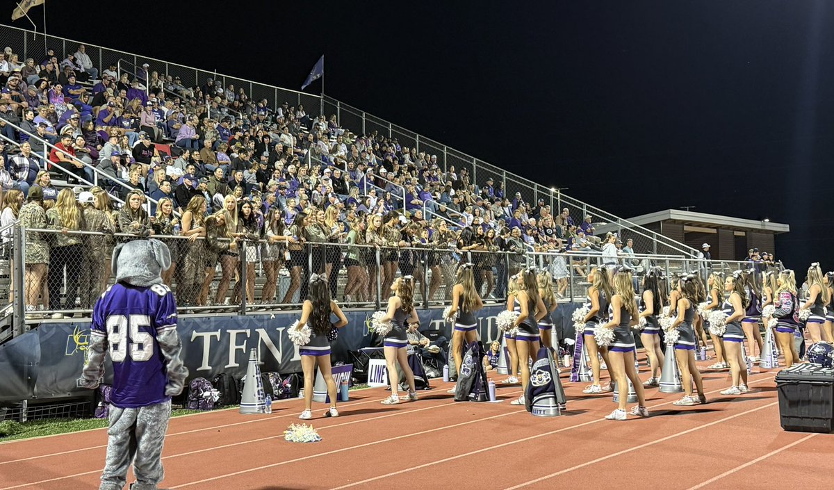 🔥Hounds win streak is at 9:

🏆Undefeated District Champs🏆

Final at Kerrville:
Greyhounds - 69
Antlers - 35

Boerne 9-1 overall &amp; 6-0 in district!

Next up: hosting a 1st round playoff game!

<a href="/BoerneISD/">Boerne ISD</a> <a href="/gohoundsgo_gabc/">Greyhound Athletic Booster Club (GABC)</a> <a href="/LeechStan/">Boerne ISD Athletics</a> <a href="/HoundFootball/">Boerne Football</a> <a href="/uiltexas/">Texas UIL</a> <a href="/dctf/">Dave Campbell's — TexasFootball.com</a> <a href="/Matt_Stepp817/">Matt Stepp</a>