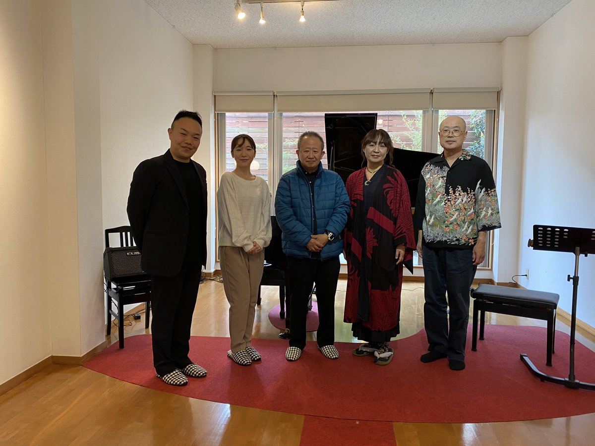 金子初音様<a href="/Hiori78/">金子初音(灯織)</a> のコンサートに伺いました！
#森鴎外 原作「舞姫」
この度の脚本・音楽・歌・演奏のすべてが本当に素晴らしく、
感情移入してしまい、目頭が熱くなりました😭
近代文学の学びにもなり、素晴らしいひとときでした✨同時開催の切り絵も目を見張るような繊細さと美しさでした‼️