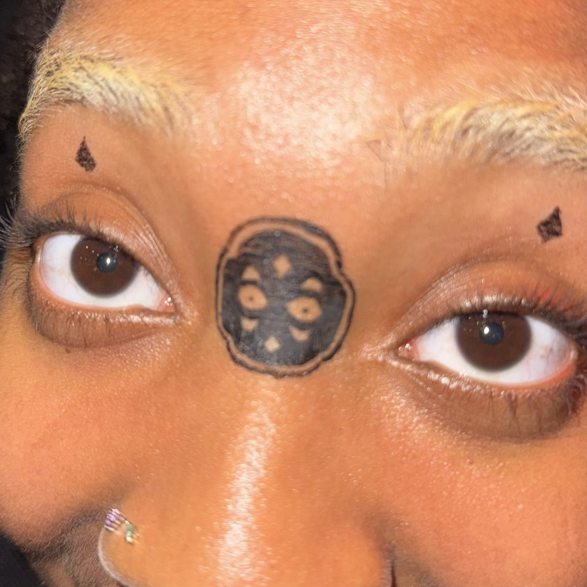 threw a release part last night for the new tape &amp; <a href="/JaydeeneB/">Jaydeene B🍅</a> drew my logo in their face 😭😭😭😭