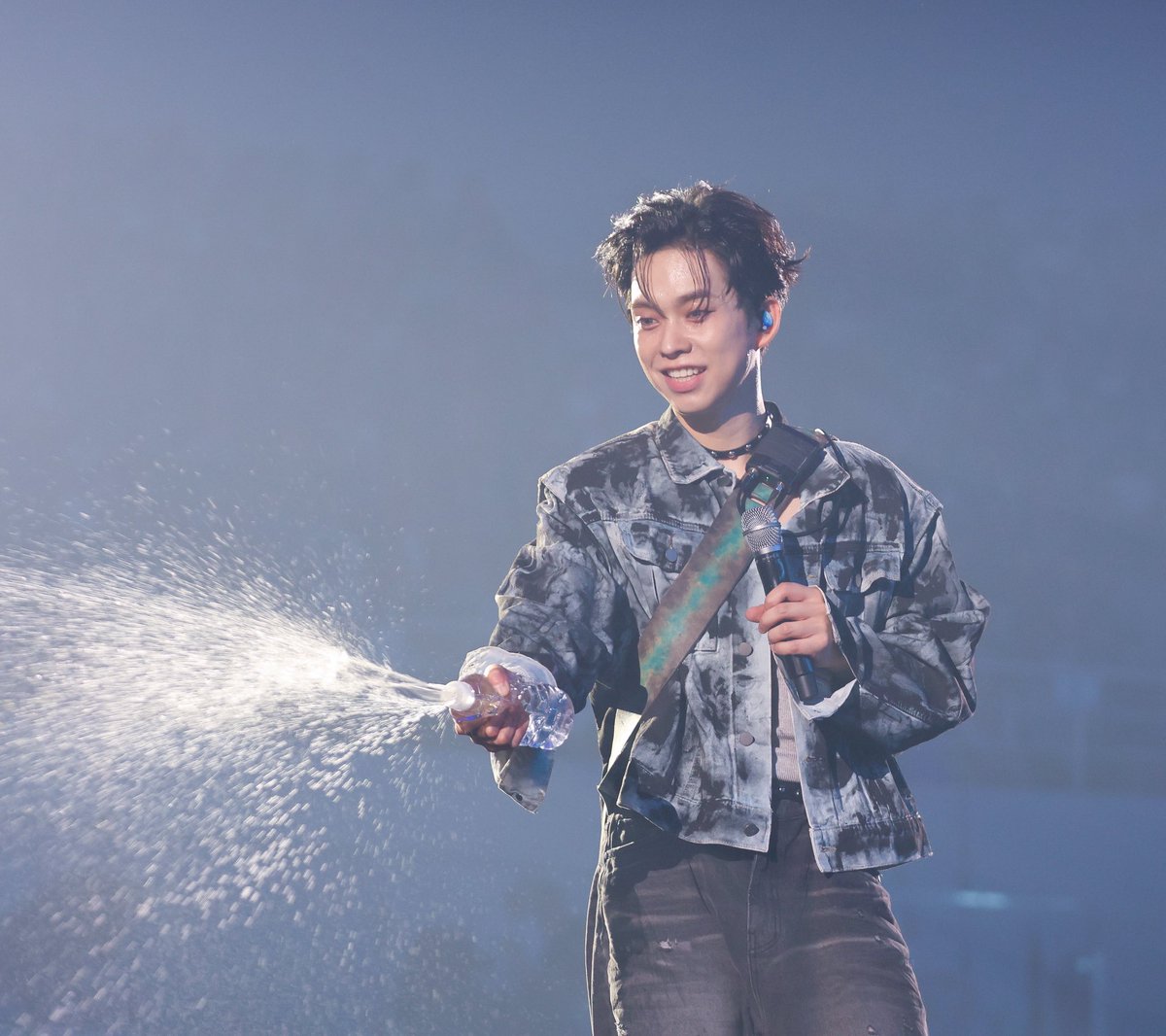 상엽이 물뿌려도 되냐고 걱정해놓고 막상 뿌릴땐
표정이 너무 귀여븜 🥹