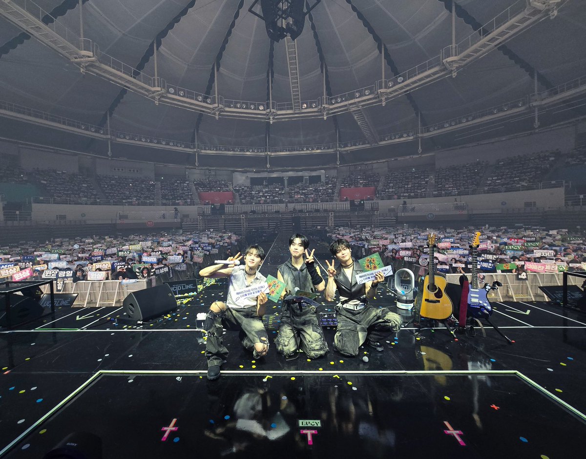 [#LUCY]  2025 LUCY 8TH CONCERT <LUCID LINE> DAY 2 완료 ✔ 

해바라기처럼 LUCY도 언제나 
왈왈이를 향해 꽃 피울게🌻
오늘도 즐거웠다 소중한 중콘💙

#루시 #신예찬 #최상엽 #조원상 #LUCID_LINE
