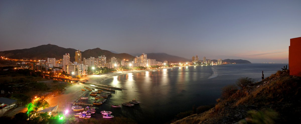 Para mí #SantaMarta es más que una ciudad, es una historia viva de resistencia, de mar y de montaña, de un pueblo que nunca se rinde.

Cuando la recibimos en ruinas, la levantamos con amor, con la fuerza de su gente, con la convicción de que merecía brillar.
Porque a esta tierra