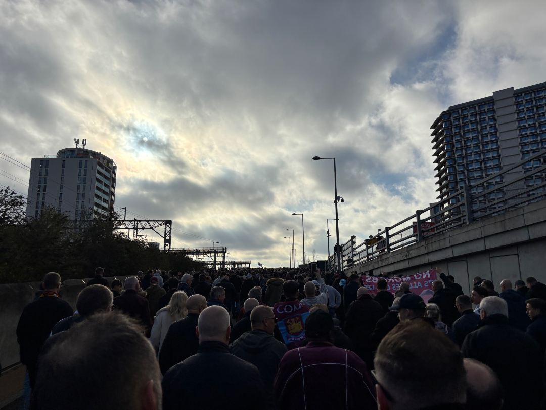 HammersUnited2's tweet image. The protest turnout is fantastic! A clear message to the Brady and Sullivan. There&apos;s still time to join us at the director&apos;s entrance on Marshgate Lane. #NoMoreBS #COYI #WHUFC