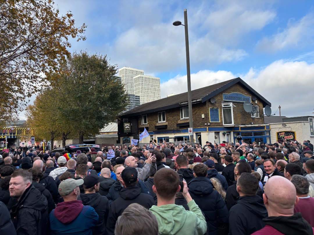 HammersUnited2's tweet image. The protest turnout is fantastic! A clear message to the Brady and Sullivan. There&apos;s still time to join us at the director&apos;s entrance on Marshgate Lane. #NoMoreBS #COYI #WHUFC