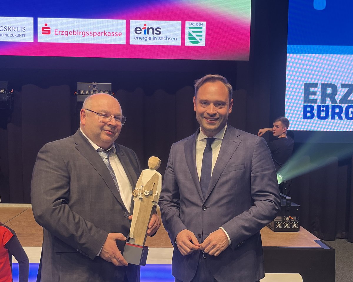 Mit dem Regionalpreis „ERZgebÜRGER“ würdigt der Erzgebirgskreis alljährlich ehrenamtliches Engagement im Landkreis. Landtagspräsident Alexander Dierks war bei der Verleihung in Aue dabei. Herzlichen Glückwunsch an alle Preisträgerinnen und Preisträger. Fotos: Stefan Pechfelder.