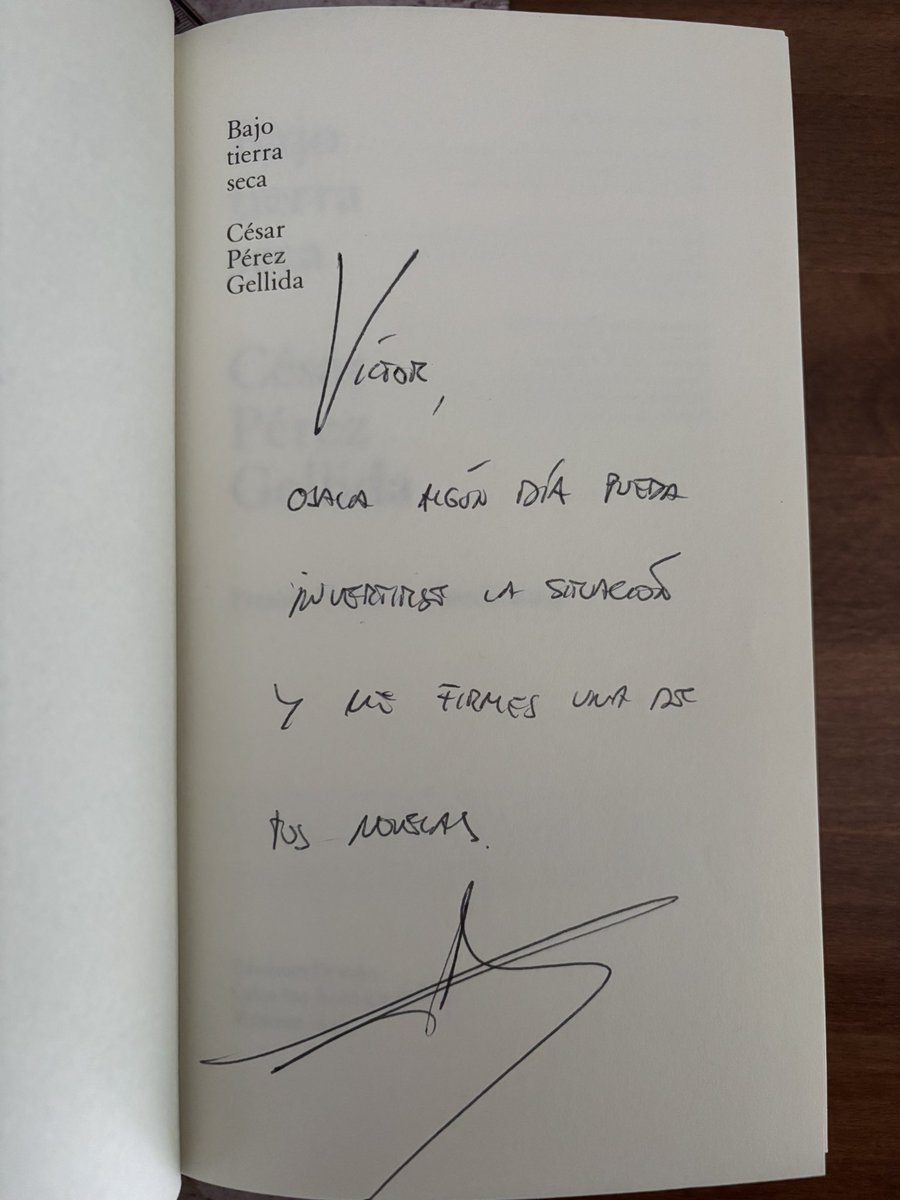 NaramSim's tweet photo. Hola, @cpgellida. Como es lógico no recordarás este momento, pero para mí fue muy importante y motivador. Ahora ya tengo mi novela y sería un sueño poder dedicártela algún día. Admiración plena. https://t.co/ULKcOeXLAx