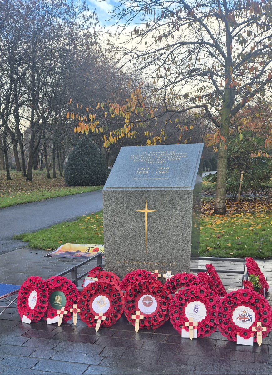 Glasgow's East End standing in unity to pay our respect to those fallen heroes.

We Will Remember Them ...🌹
