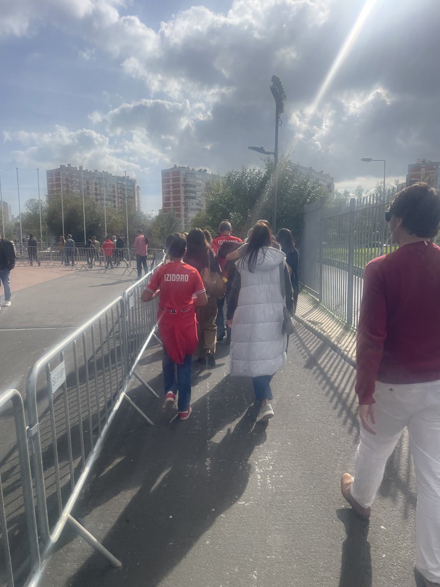 Está um dia lindo para votar Noronha Lopes.