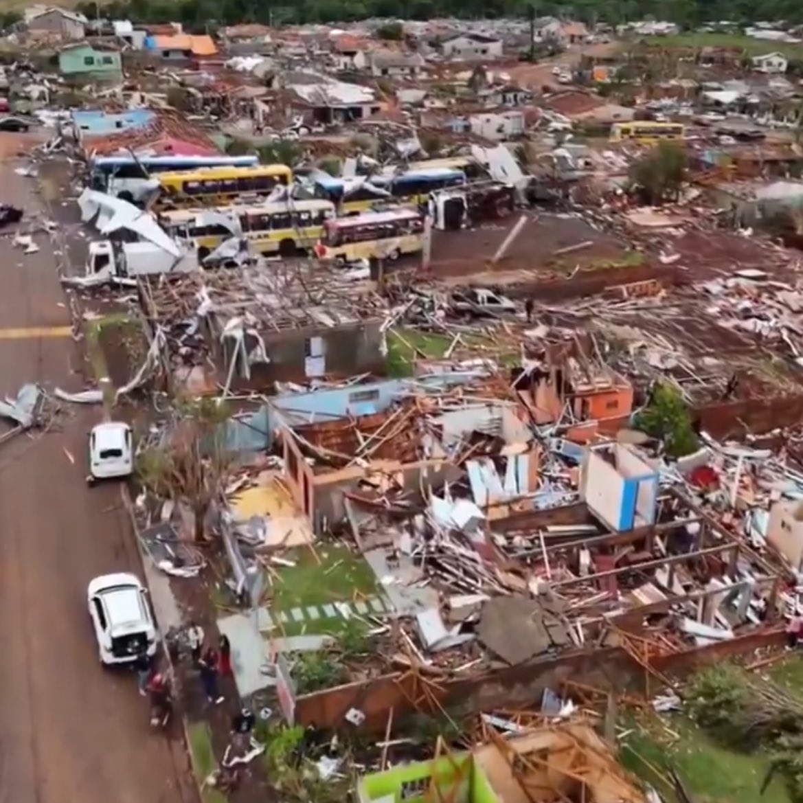 🚨AGORA: Governo Federal vai reconhecer estado de calamidade no Paraná após a passagem de um tornado de categoria 3, que deixou 5 mortos e centenas de feridos. #ciclone #tornado