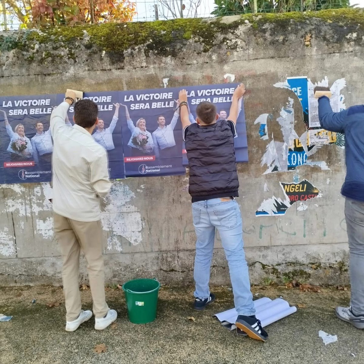 NoahBodin86's tweet photo. 🪣📮 Très belle actions de collage et de boitage, en renfort sur la 3 ème circonscription de la Vienne dimanche dernier ! 🇫🇷🇫🇷🇫🇷🇫🇷
#RN-#RN86-#RassemblementNational-#France 🇫🇷🇫🇷 https://t.co/Z1WovpJE5d