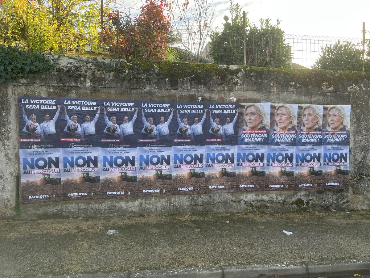 NoahBodin86's tweet photo. 🪣📮 Très belle actions de collage et de boitage, en renfort sur la 3 ème circonscription de la Vienne dimanche dernier ! 🇫🇷🇫🇷🇫🇷🇫🇷
#RN-#RN86-#RassemblementNational-#France 🇫🇷🇫🇷 https://t.co/Z1WovpJE5d