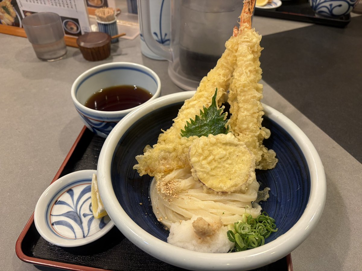 udonmantv's tweet image. 今日はおか泉でうどん食べためーん！

#讃岐うどん
#おか泉
#ひや天おろし
#うどんマン
#よろしこめーん