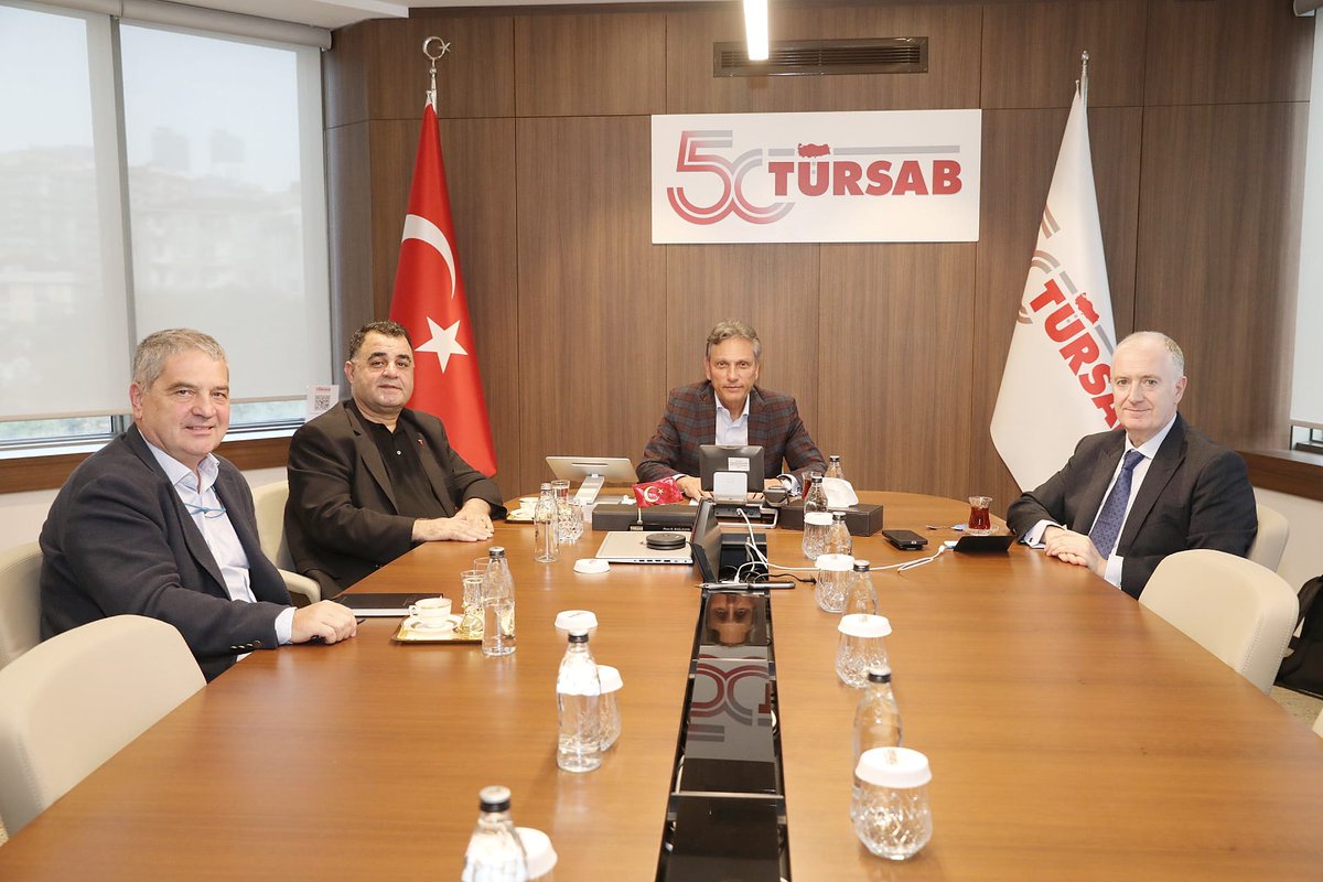 Kosmos Vize Hizmetleri CEO’su Sayın Yorgo Papalyaris ve üyemiz Murat Kartal, TÜRSAB Genel Merkezimize nezaket ziyareti gerçekleştirerek Yönetim Kurulu Başkanımız Firuz Bağlıkaya ve Başkan Yardımcımız Davut Günaydın ile bir araya geldi.

Gerçekleşen görüşmede sektörümüzdeki güncel