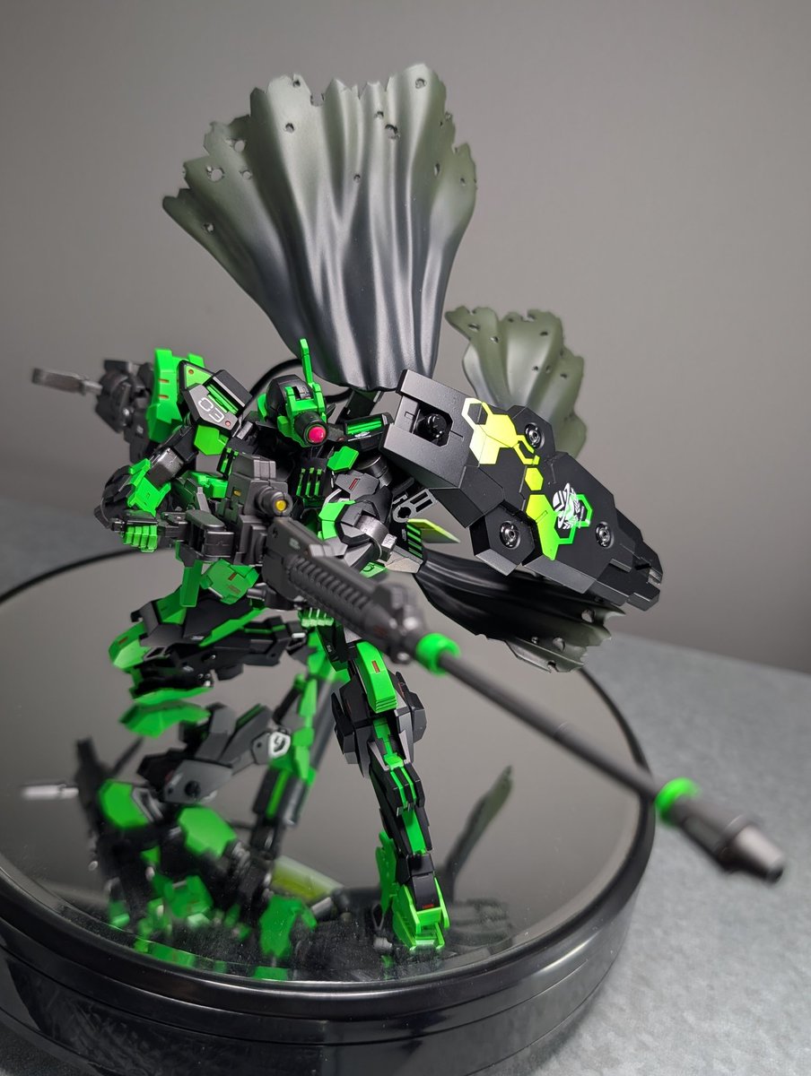 頭部スコープが起動し、静かにターゲットロックを開始する。
「射撃準備―――完了…！」