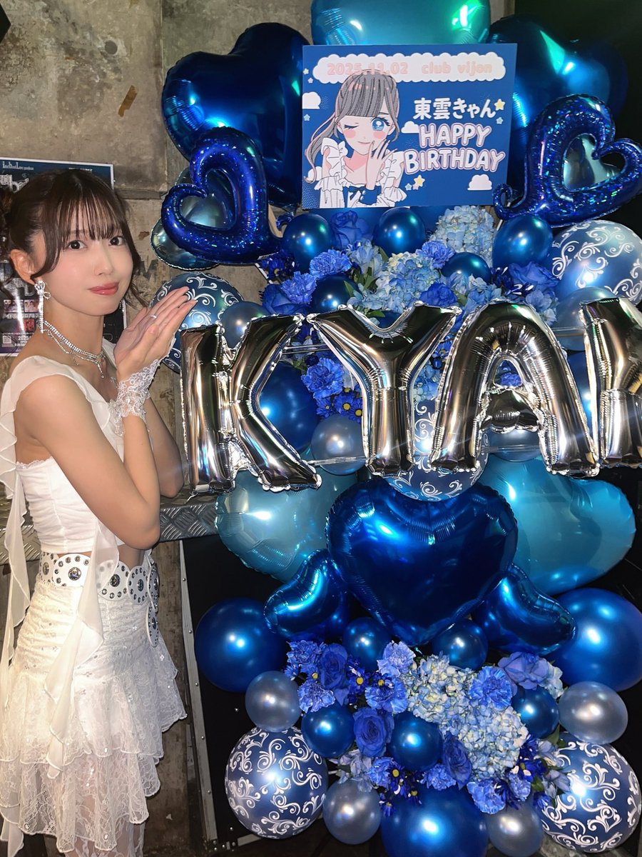 先日、アイドルグループSquall Line東雲きゃん様の生誕イラスト担当させていただいて、素敵なお写真もらいました！(画像使用許可取り済み)
とっても歌声が素敵なアイドルさんなんです😌♡

これからもアイドルの生誕イラストのお仕事お待ちしてます！ご依頼はぜひDMまでお願いします✉️