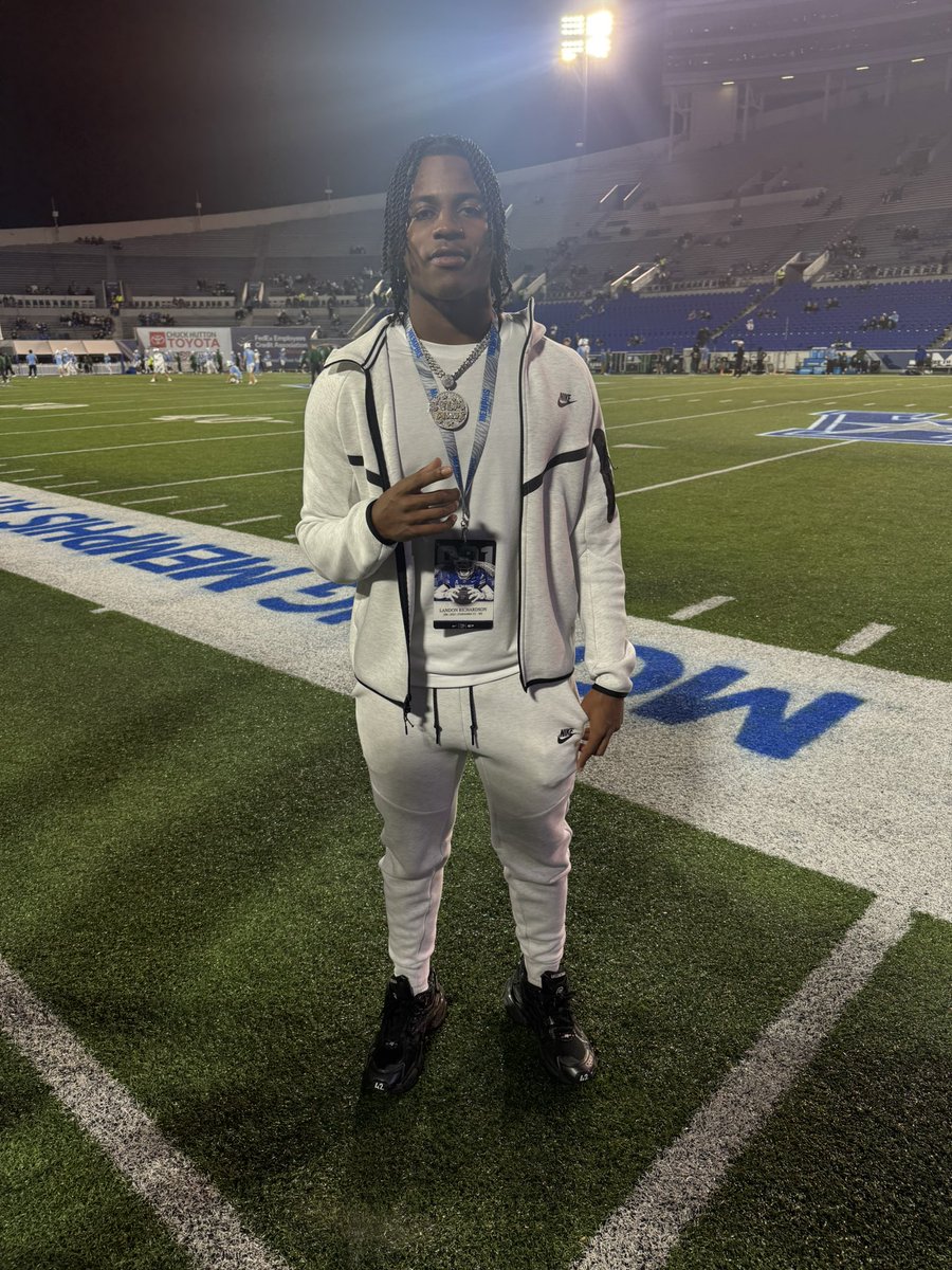 had a great gameday visit at Memphis yesterday, thanks for having me🐅💙 <a href="/Donavan_Ellison/">Donavan Ellison</a> <a href="/reggiehoward/">Reggie Howard</a> <a href="/MemphisFB/">Memphis Football</a>