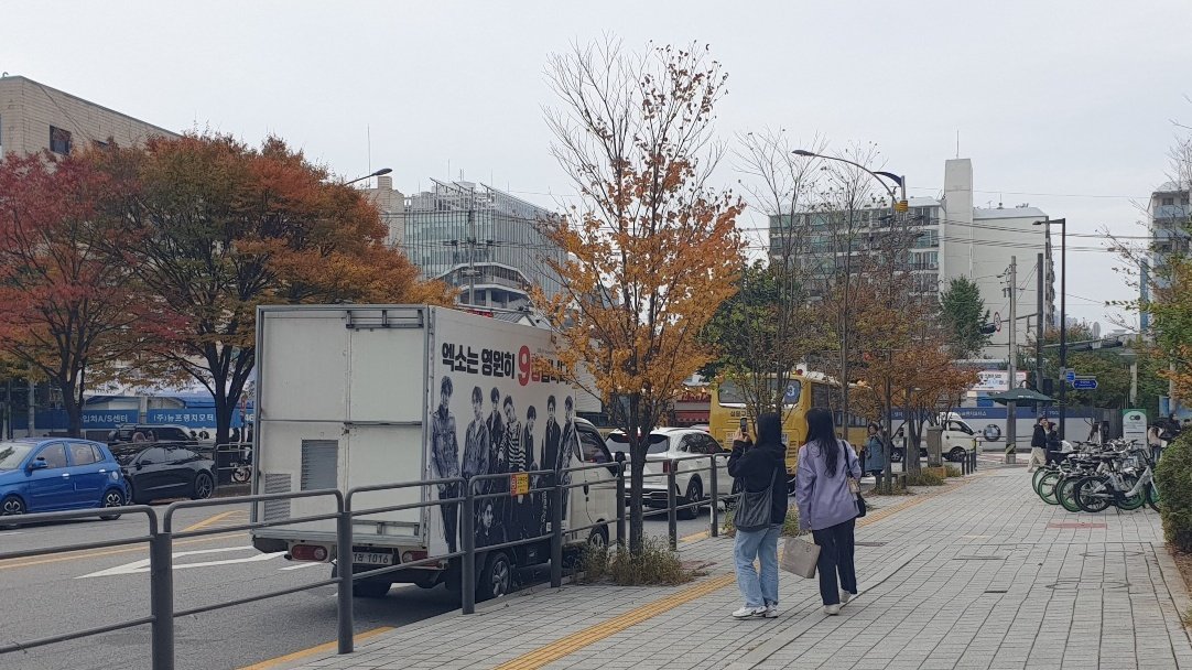 WorkForJD's tweet photo. 🚚Truck by THAI EXO-L🚚
DAY6
"We refuse to remain silent in the face of any injustice directed toward our artists"
From 251103-251109
- 9.00 AM to 5.00 PM (KST)
THAI EXO-L ALWAYS SUPPORT EXO
#EXOis9 #AlwaysWithEX9 https://t.co/LOHOLJB36Z