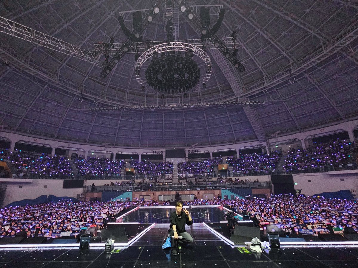 LeeCS_Official's tweet image. [📸] ✨251108 2025-2026 #이창섭 단독 콘서트 &amp;lt;#EndAnd&amp;gt; - 서울 DAY 2✨

멈추지 않는 #Spotlight
꺼지지 않는 조명처럼✨️

창섭 군과 zz6친💙멜로디의
끝나지 않는 노래.ᐟ.ᐟ

오늘의 이 순간도 영원히
마음속에 간직할게요💓

#LEECHANGSUB #엔드앤드