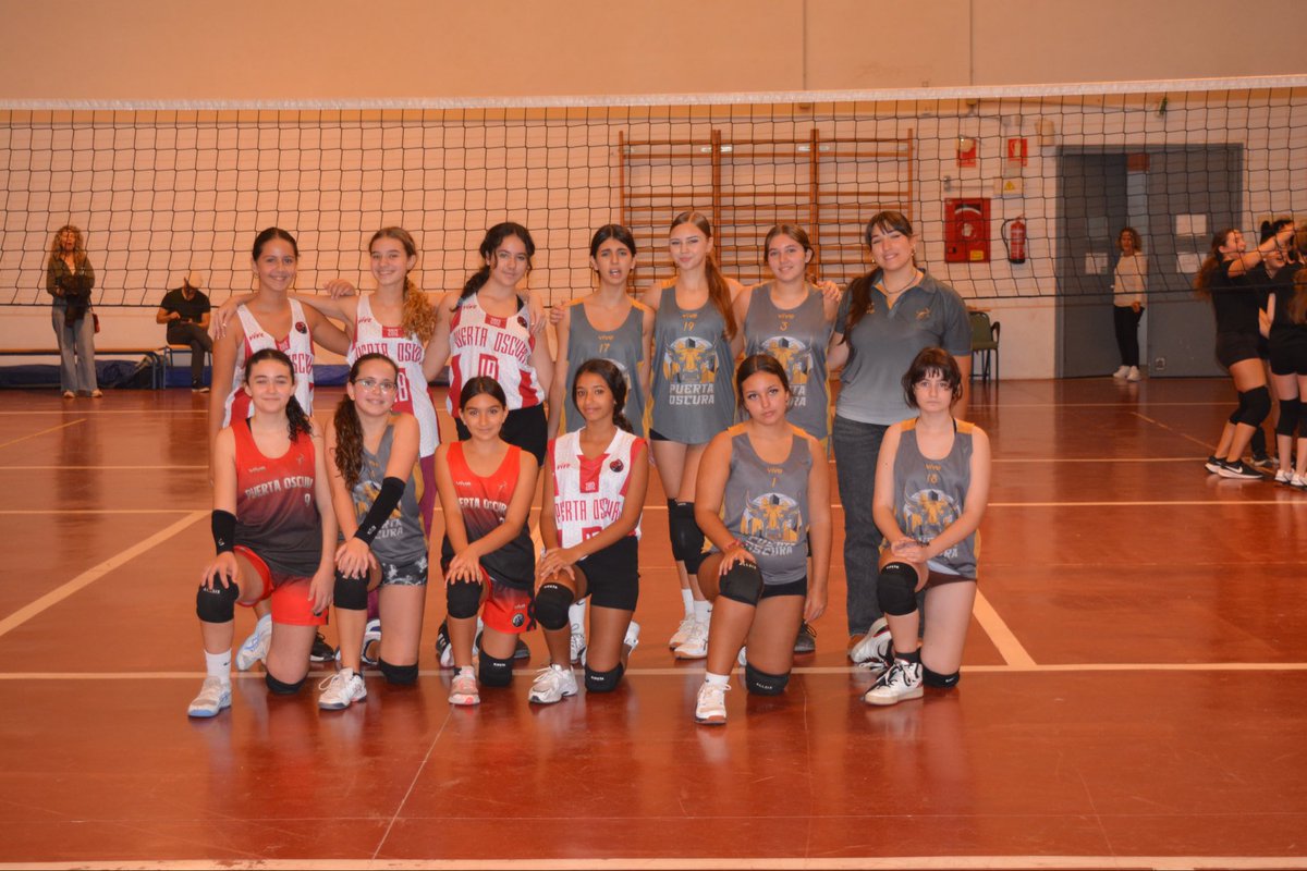 _paulixuu's tweet photo. ¡DEBUT Y VICTORIA! 🏐🔥
Nuestro cadete femenino se ha estrenado hoy en #AFADE contra Cd La Coracha con un partidazo y una victoria contundente por 3-0.
¡Enhorabuena, chicas! ¡Qué gran comienzo!
#SiempreJuntas #Cantera https://t.co/Vdt3CCfOth