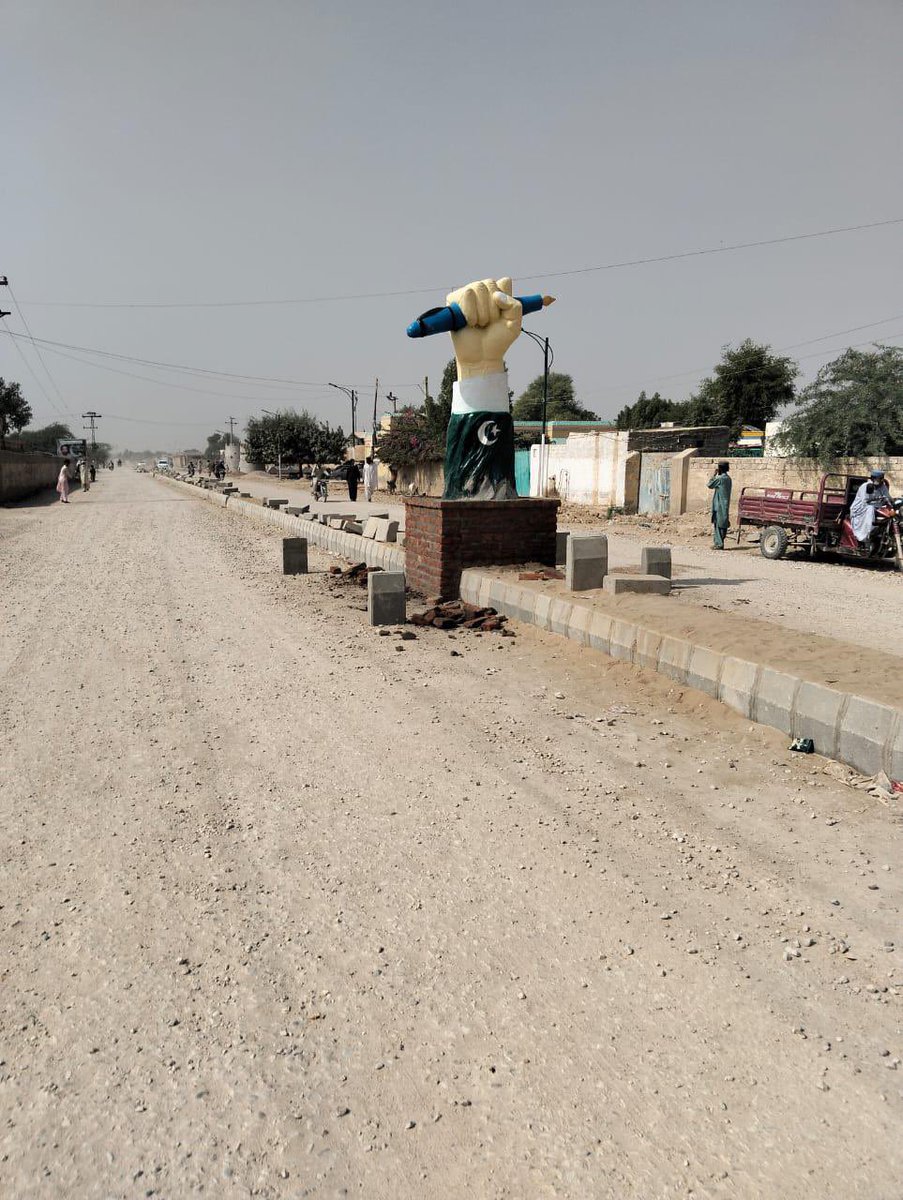 BalochistanVo's tweet image. ڈیرہ بگٹی، خصوصاً سوئی میں جاری تیز رفتار ترقی قابلِ ستائش ہے۔ آج قلم چوک کو دیکھ کر محسوس ہوا کہ قلم ہی وہ طاقت ہے جس نے ڈیرہ بگٹی کو پسماندگی سے نکال کر ترقی و خوشحالی کی سمت گامزن کیا۔ یہی قلم اس سرزمین کے روشن مستقبل کی علامت ہے۔

#DeraBugti #BalochistanRejectsTerrorism