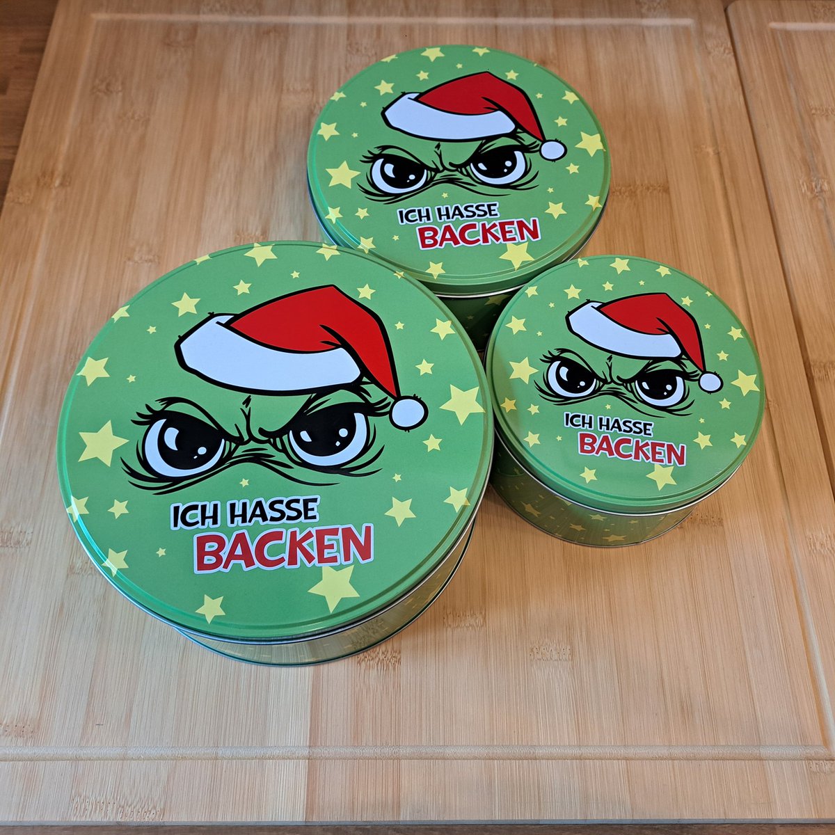 Gesehen und für gut befunden!
Und damit wollte ich bur kurz bescheid geben das es diesen Monat, genau wie die letzten Jahre, ein Plätzchenback-Stream geben wird!
Wann? Das geb ich boch bekannt!
Aber es wird ein  Wochenende sein ;)
Freu mich auf euch!