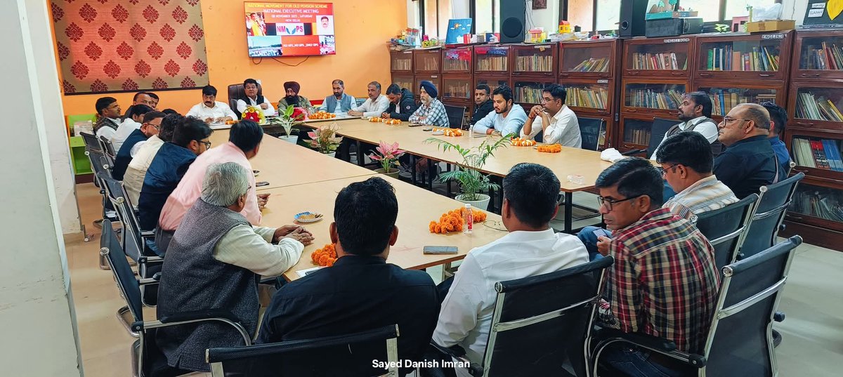 NMOPS राष्ट्रीय कार्यकारिणी की नई दिल्ली में बैठक जारी,चल रहा है मंथन......
 25 नवम्बर को दिल्ली चलो की तैयारियो पर चर्चा

#vijaykumarbandhu