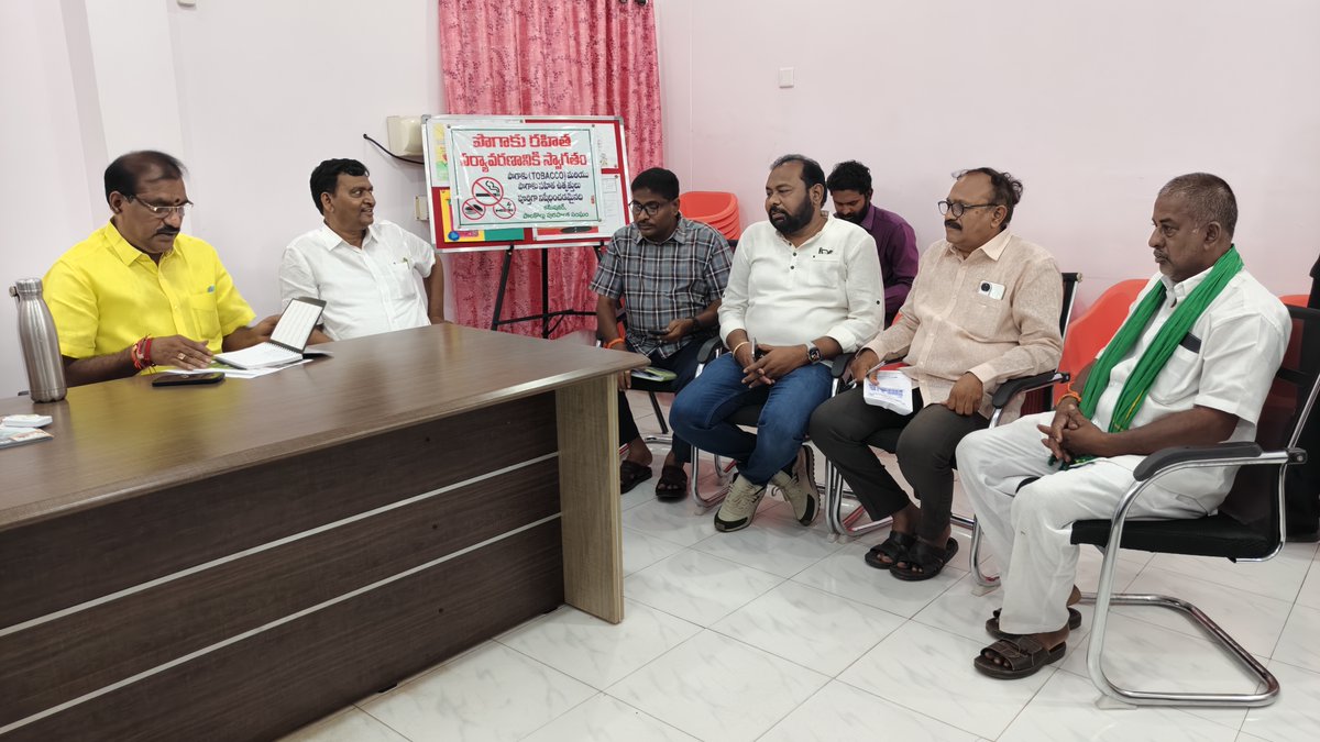 RamanaiduTDP's tweet image. అభివృద్ధి పనులను వేగవంతం చేయండి......
 పాలకొల్లు పురపాలక సంఘ కార్యాలయంలో  పట్టణంలో జరుగుతున్న పలు అభివృద్ధి పనులకు సంబంధించి  మున్సిపల్ అధికారులతో సమీక్ష చేయడం జరిగింది.  పనుల్లో నాణ్యత ప్రమాణాలు పాటిస్తూ  వేగవంతం చేయాలని  సూచించడం జరిగింది.
#irrigationsystem
#NimmalaRamaNaidu