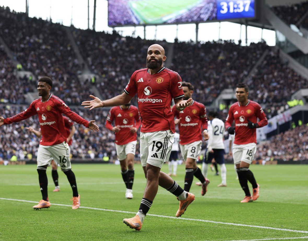 كمشجعين اليونايتد هالسنه مختلفة ، صرنا نراقب جدول الترتيب و نقعد نحسب النقاط ، مؤشرات جميلة ، نحتاج تدعيم لبعض المراكز بالفترة الشتوية ♥️.
#MUFC - #مانشستر_يونايتد .