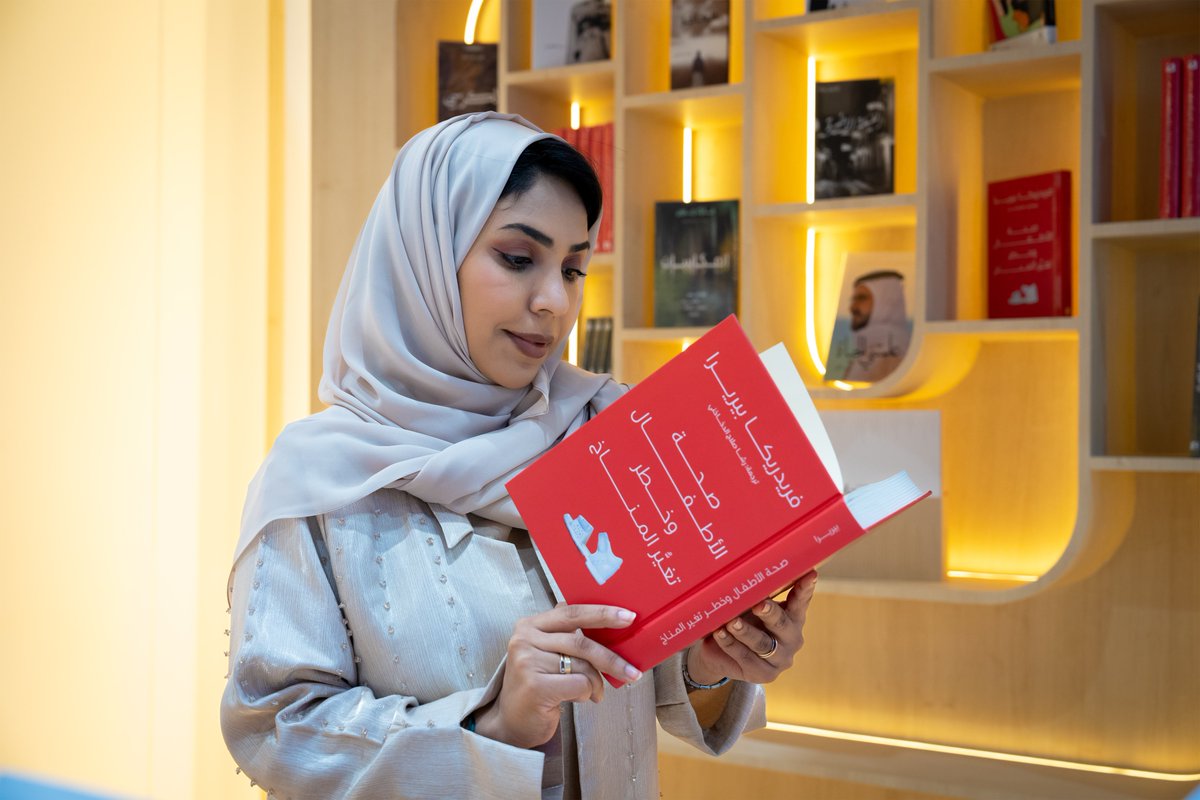 mbrlae's tweet image. At #SIBF2025, the #MohammedBinRashidLibrary is forging connections with thought leaders and creators, fostering new partnerships in culture and knowledge.
Visitors are exploring our latest publications, all part of our mission to position Dubai as a global hub for innovation,…