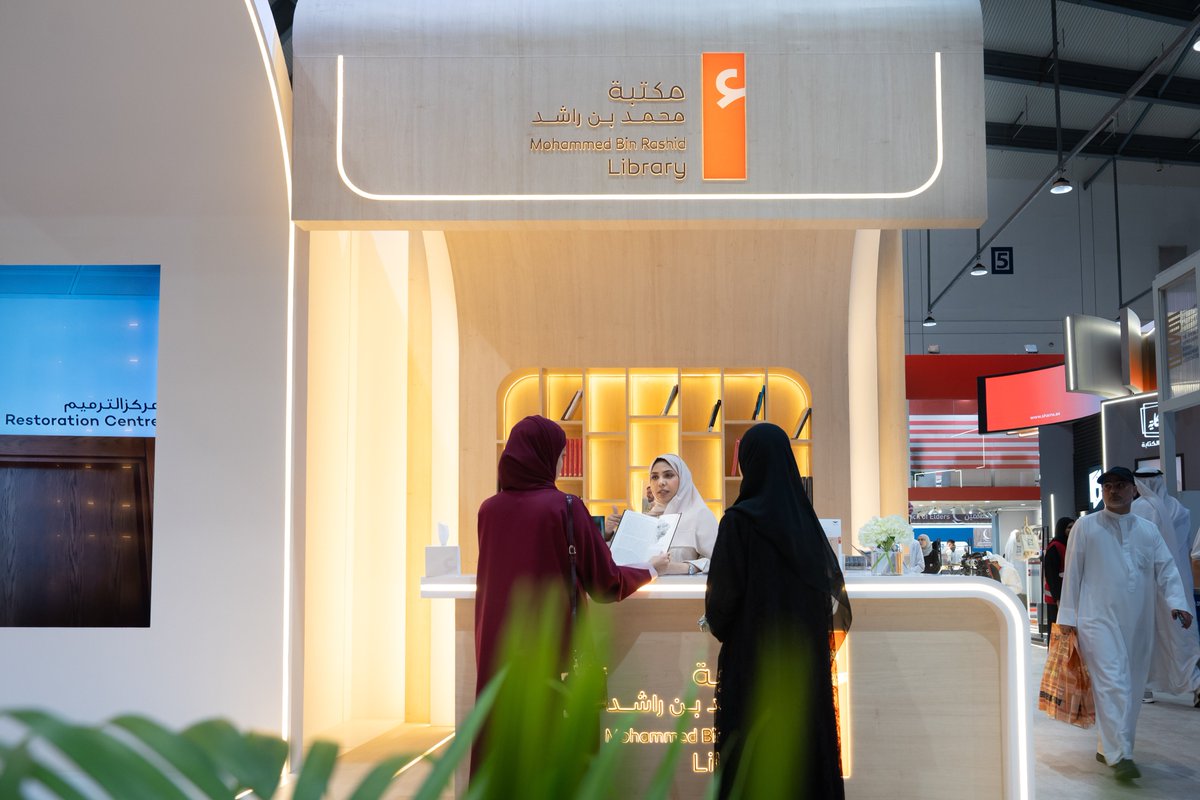 mbrlae's tweet image. At #SIBF2025, the #MohammedBinRashidLibrary is forging connections with thought leaders and creators, fostering new partnerships in culture and knowledge.
Visitors are exploring our latest publications, all part of our mission to position Dubai as a global hub for innovation,…
