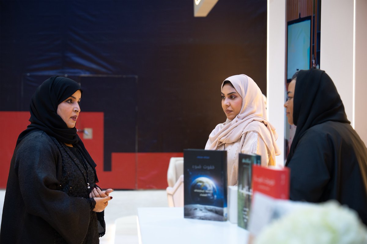 mbrlae's tweet image. At #SIBF2025, the #MohammedBinRashidLibrary is forging connections with thought leaders and creators, fostering new partnerships in culture and knowledge.
Visitors are exploring our latest publications, all part of our mission to position Dubai as a global hub for innovation,…