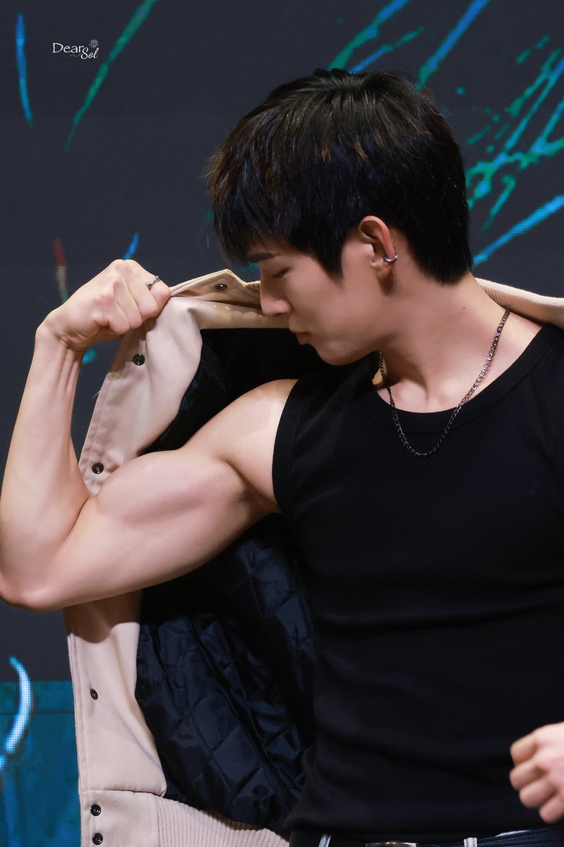 Dearsolstv's tweet photo. 251108

💪🏻🥺❌

#STEVEN #스티븐 #STVN #AHOF #아홉 https://t.co/G3GTjZlDnT