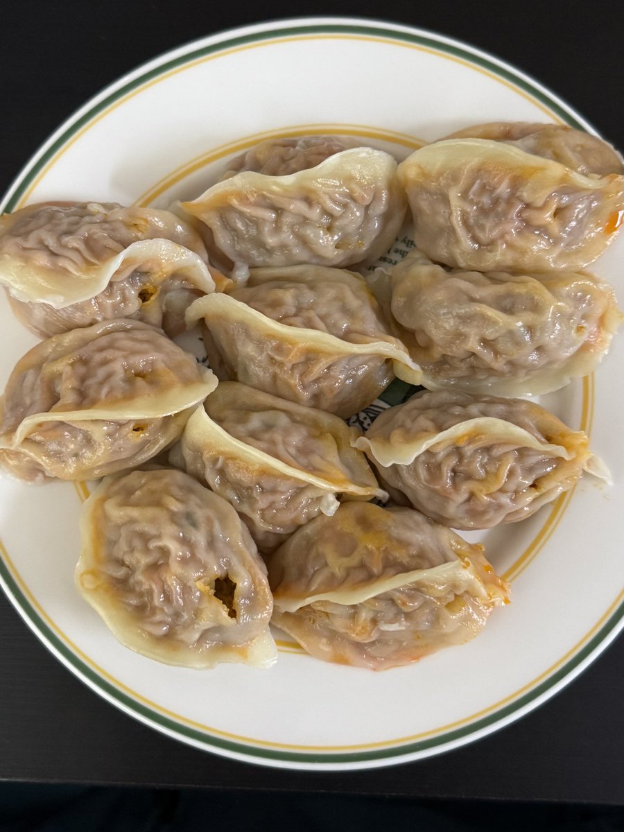 zipbbap's tweet photo. 야식으로 김치만두 !!! 

#자취집밥 #김치만두 https://t.co/VcjCIITleB