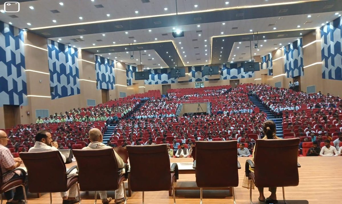 yagywalkya's tweet photo. अभाविप, दक्षिण बिहार प्रांत के सासाराम जिला इकाई द्वारा आगामी बिहार विधानसभा चुनाव में शत-प्रतिशत मतदान सुनिश्चित कराने हेतु मतदाता जागरूकता अभियान का आयोजन किया गया।

कार्यक्रम में मुख्य रूप से @RSSorg के क्षेत्रकार्यवाह  मा.डॉ.मोहन सिंह जी एवं क्षेत्र प्रचार प्रमुख श्री राजेश पांडेय जी, प्रांत मंत्री श्री सुमित सिंह जी GNSU के कुलसचिव डॉ कुमार आलोक प्रताप जी सहित जिला के प्रमुख पदाधिकारी, कार्यकर्ता एवं बड़ी संख्या में विद्यार्थी सम्मिलित हुए। 

मतदान केवल अधिकार ही नहीं, बल्कि राष्ट्र निर्माण का पवित्र उत्तरदायित्व है, जिसे प्रत्येक नागरिक को निष्ठापूर्वक निभाना चाहिए। 
“सशक्त लोकतंत्र की आधारशिला—जागरूक मतदाता।”

#ABVP #लोकतंत्र_का_त्योहार