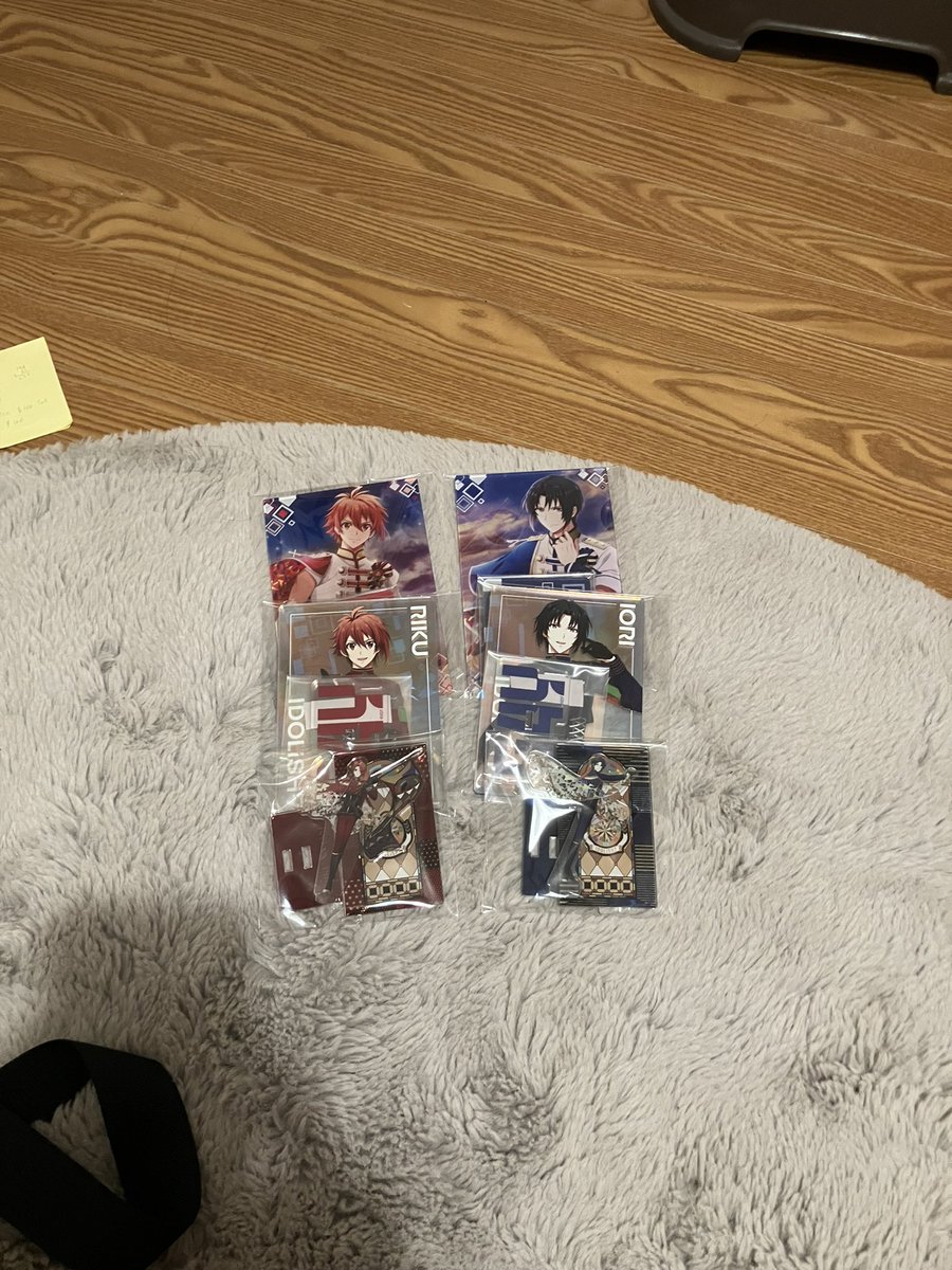 GjmVlv's tweet photo. 修学旅行行ってる間ずっと楽しみにしてた
メルカリで取引させていただいたフラウェの
アクスタセットついに来ちゃ〜！！！
もー美しい&amp;可愛い&amp;かっこいい&amp;尊すぎて死ぬ😇
大切にさせていただきますはい
あの家宝にする（（殴 https://t.co/ZCaYfua1CQ