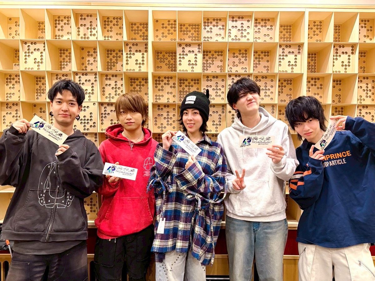 FEELTHEMUSIC_PR's tweet photo. 今週のプレゼント❤️‍🔥

#ACECOLLECTION と #Laco の
直筆サイン入り✨

 #FMヨコハマ ステッカーを
5名様にプレゼント🎙️

メール応募
番組の感想やメッセージを番組アドレス宛にお送りください
📩ftm@fmyokohama.jp

X応募
❶@FEELTHEMUSIC_PR をフォロー
❷この投稿をリポスト

〆切:11/21

#フィルミュ https://t.co/OBTu8uBqZq