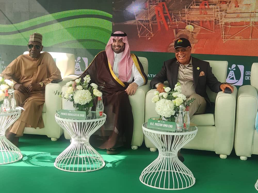 _PastorUmoEno's tweet image. Today, I joined industry leaders in Dubai for the Sail Away Ceremony of the EMEM FPSO, owned by Oriental Energy Resources, a major milestone for Nigeria’s oil and gas sector and for Akwa Ibom State.

I reaffirmed our government’s commitment to supporting investors while insisting…