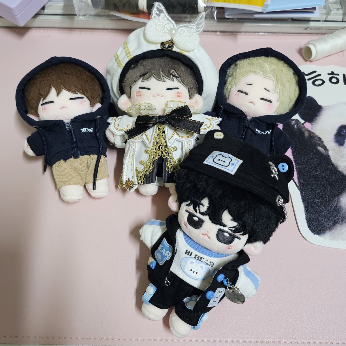 ssoda_13's tweet photo. 불가사리 바디 교체+미용 완료☆
10cm 옷이 없어서 반깐규 바지 못입혔..옷사줄게ㅠ...
이제 늑대횬만 오면 인형 5개...!! https://t.co/lMc7W9URqG