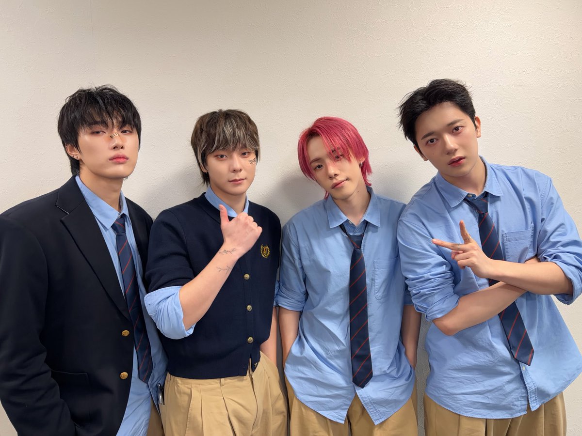 OmegaX_official's tweet photo. [📸]

#SWAY LIVE IN JAPAN 오사카 첫 공연도 무사히 마무리 🖤
오늘 라이브도 큰 응원과 함성 보내준 포애기 고마워요 🫶
ポエギ だいすき 🩹

#OX_N #오엑스엔 #OMEGA_X #오메가엑스 https://t.co/smFrlWaTRz
