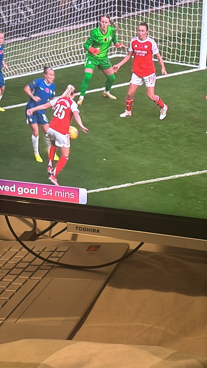 quinnzinooawfc's tweet image. her hands were nowhere near that ball