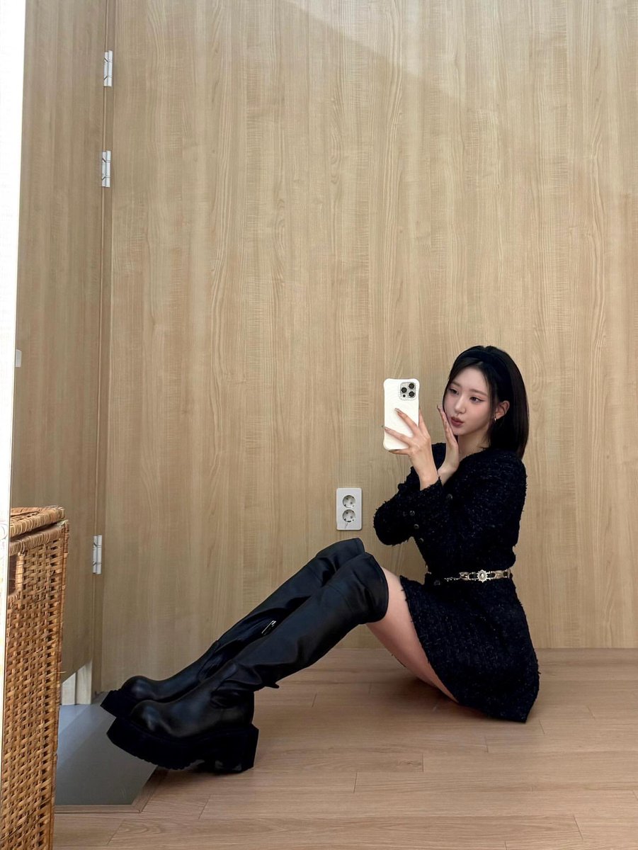 h1hwiseo's tweet image. 📸 H1-KEY ig update:

have you found the black cat princess? 🐈‍⬛🖤

—— #H1KEY #하이키 #HWISEO #휘서