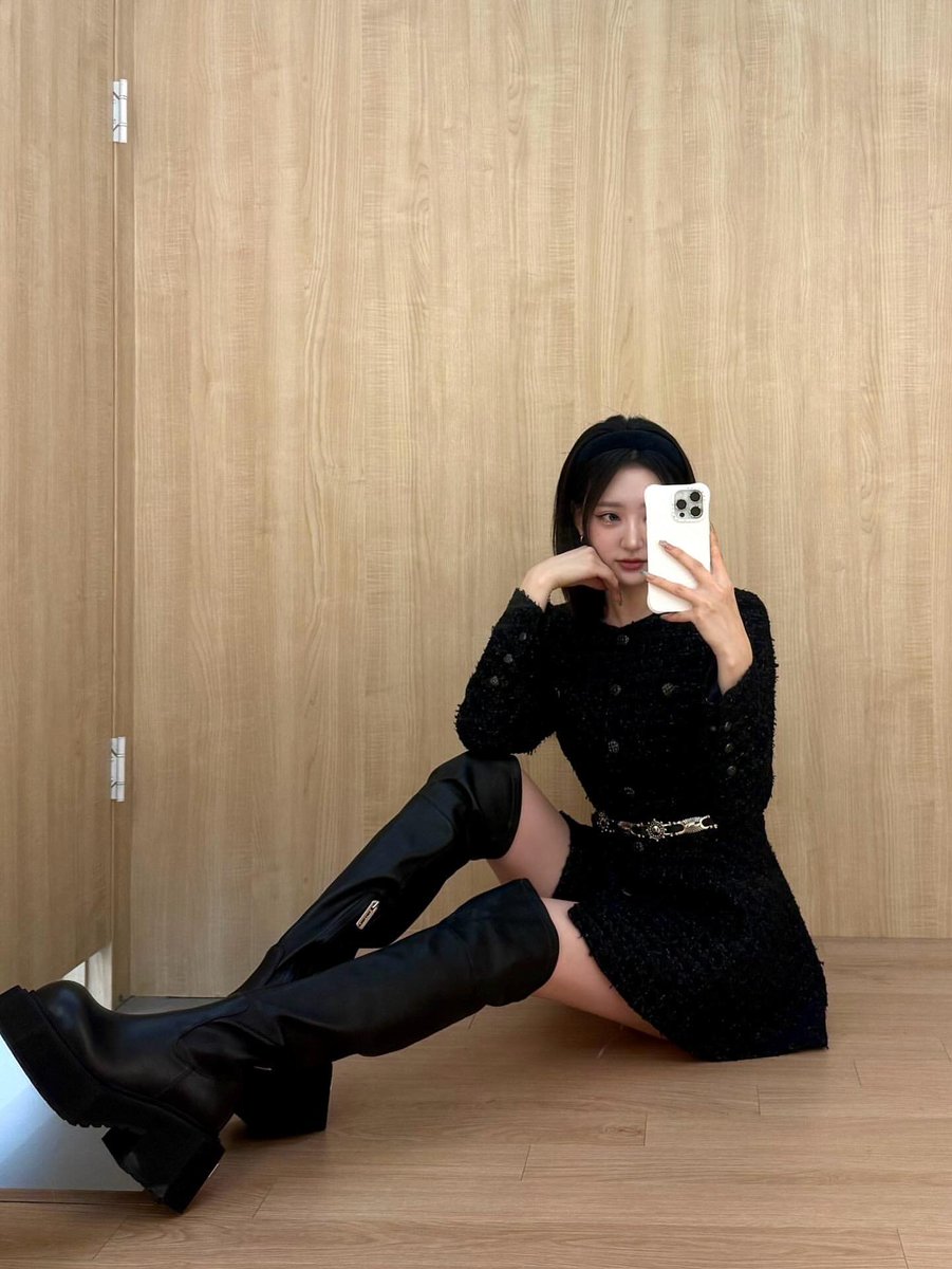 h1hwiseo's tweet image. 📸 H1-KEY ig update:

have you found the black cat princess? 🐈‍⬛🖤

—— #H1KEY #하이키 #HWISEO #휘서