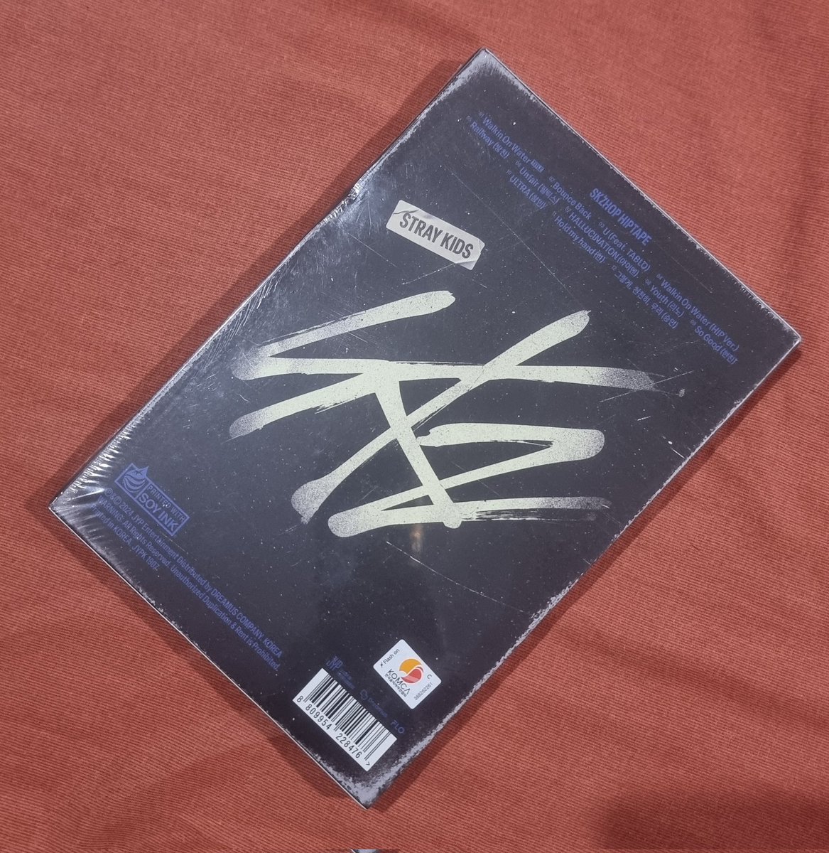 ducc_cart's tweet photo. 「#duccsells」
⤷wts lfb ph
Stray Kids SEALED HOP Album Limited Ver. (first press)

❌️ sensitive (small dent on the back side part)

🏷 stray kids skz photocard bang chan lee know changbin hyunjin han jisung felix seungmin I.N jeongin HOP POB https://t.co/piUOEYuHcW