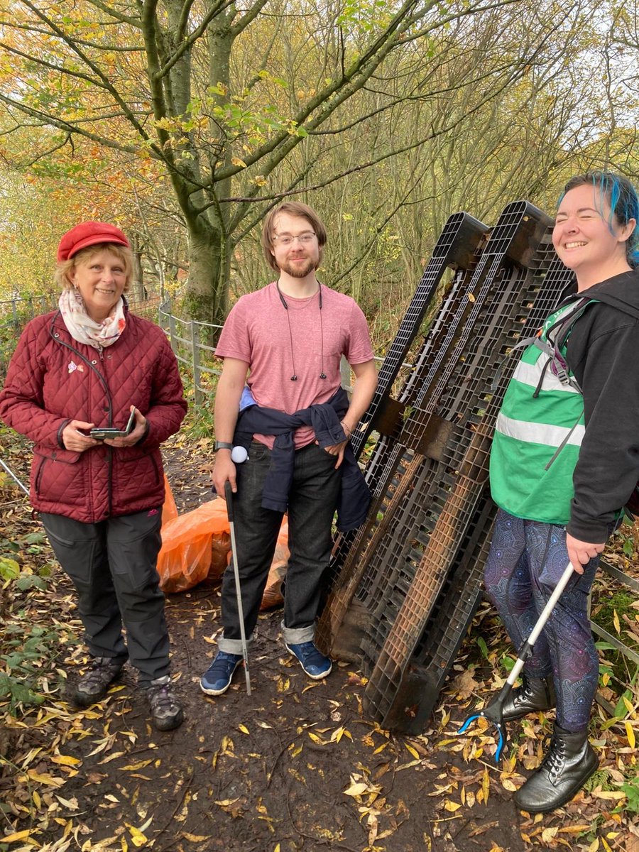 Yesterday St Helens Green Party Members along with Members of the local Community did a litter pick around Carr Mill Dam! It was amazing to engage with the local Community and help keep St Helens tidy :) #greenparty #sthelens #litterpick