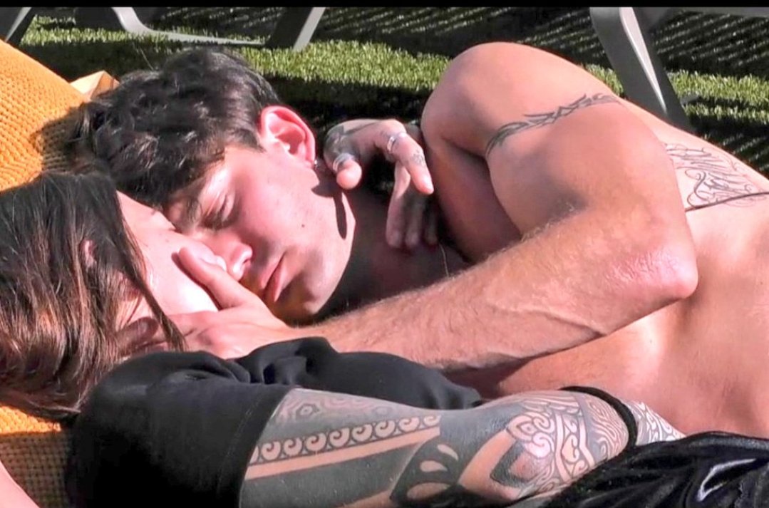 Zero volgarità  
Pura magia 
Delicatezza 
Un'unione di Anime 
Questi due mi hanno fregato quest'anno!!!🤦🏻‍♀️🥹❤️
#jonita #grandefratello