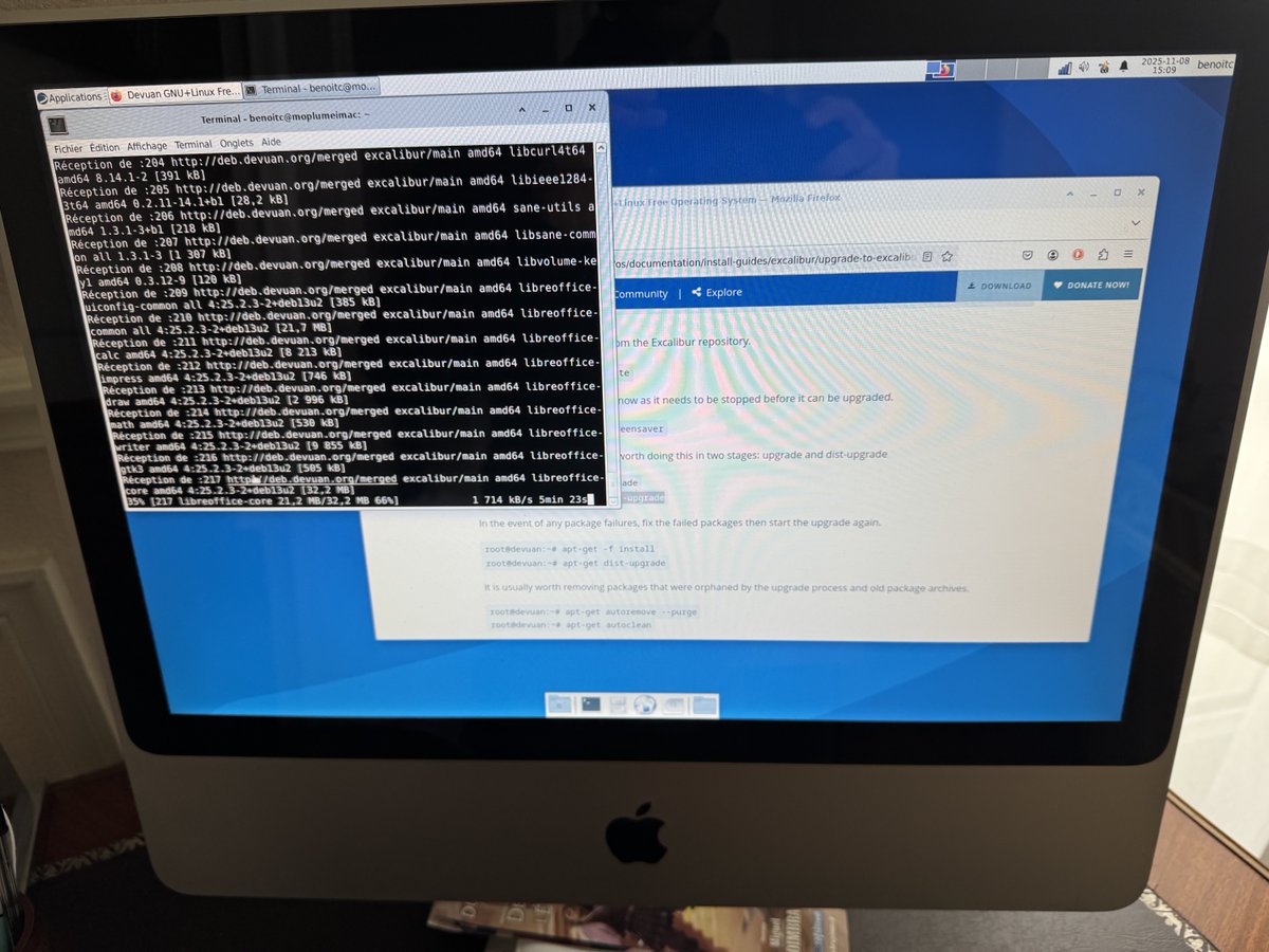 benoitc's tweet image. upgrading the imac 2009 to latest #devuan